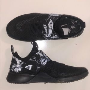 Nike zoom training sneakers  ( Floral print)